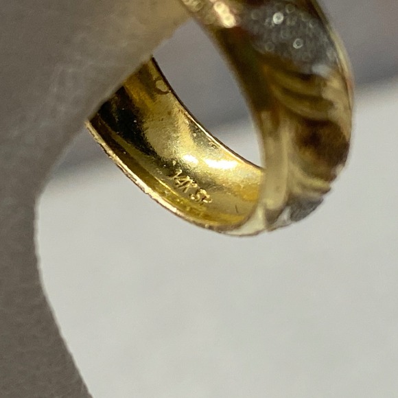 Classic 14k Yellow Gold Diamond Cut Textured Design Small Huggie Hoop Earrings - Picture 6 of 8